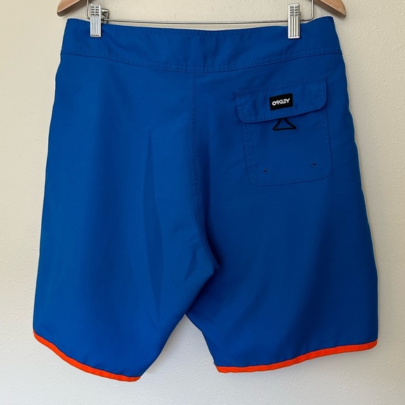 OAKLEY Men's Standard Solid Crest 19 Boardshort - Picture 4 of 6